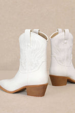 Load image into Gallery viewer, CLAIRE: Off-White / US 6 (1) | 6.5 (1) | 7 (1) | 7.5 (2) | 8 (2) | 8.5 (2) | 9 (2) | 10 (1)