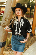 Load image into Gallery viewer, Classic Western Unfinished Hem Mid Wash Skirt: M