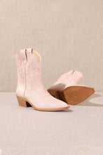 Load image into Gallery viewer, CLAIRE: Off-White / US 6 (1) | 6.5 (1) | 7 (1) | 7.5 (2) | 8 (2) | 8.5 (2) | 9 (2) | 10 (1)
