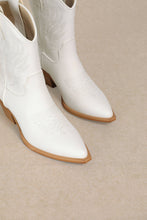 Load image into Gallery viewer, CLAIRE: Off-White / US 6 (1) | 6.5 (1) | 7 (1) | 7.5 (2) | 8 (2) | 8.5 (2) | 9 (2) | 10 (1)