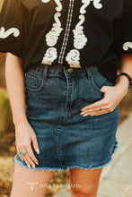 Load image into Gallery viewer, Classic Western Unfinished Hem Mid Wash Skirt: S
